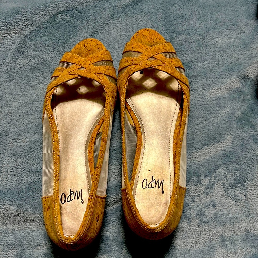 Impo low wedge cork and mesh pump